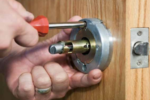 Commercial High-Security Lock Installation in Les Cedres